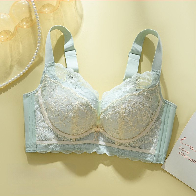 Nėrinių be vielos liemenėlė, 3/4 kupras, plonas formuojamas kupras, reguliuojamos petnešėlės, gale užsegimas su keturiais kabliukais, kvėpuojanti ir palaikanti