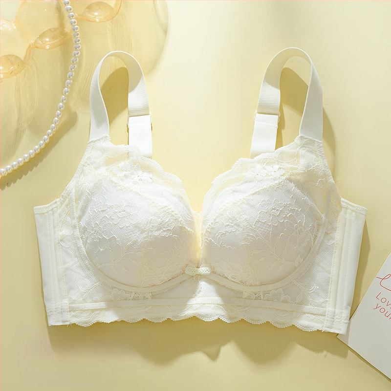 Nėrinių be vielos liemenėlė, 3/4 kupras, plonas formuojamas kupras, reguliuojamos petnešėlės, gale užsegimas su keturiais kabliukais, kvėpuojanti ir palaikanti