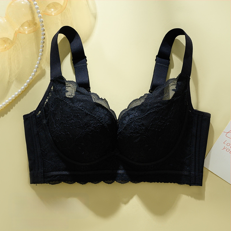 Nėrinių be vielos liemenėlė, 3/4 kupras, plonas formuojamas kupras, reguliuojamos petnešėlės, gale užsegimas su keturiais kabliukais, kvėpuojanti ir palaikanti