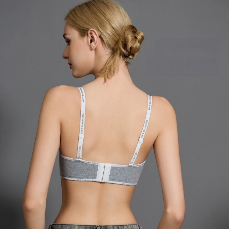 Push-Up nailoninė liemenėlė, 3/4 puodeliai, atsegamos petnešėlės, nugaros užsegimas su trimis kabliukų eilėmis, vientisas dizainas