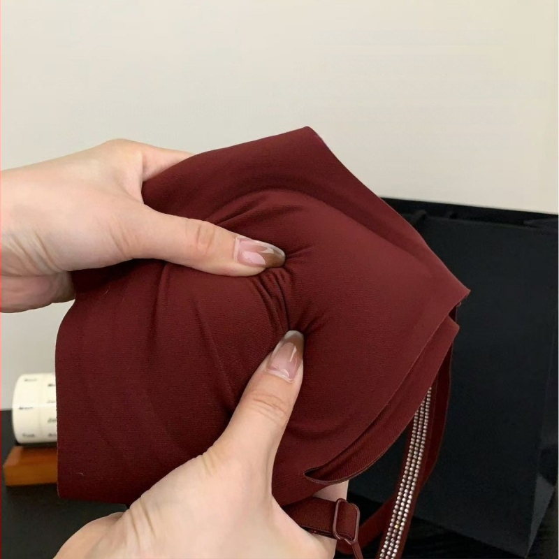 Push-Up liemenėlė su krištolais, 3/4 puodelio, ploni formuoti puodeliai, be metalo žiedo, fiksuotos petnešėlės, nugarinis užsegimas su 3 eilučių kabliukų