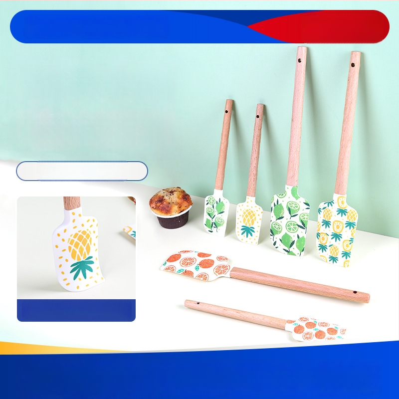 Siliconinė mentele kepimui su medine rankena (Prekės ženklas HY; Medžiaga: silikonas; Tinkama kremams ir glazūrai)