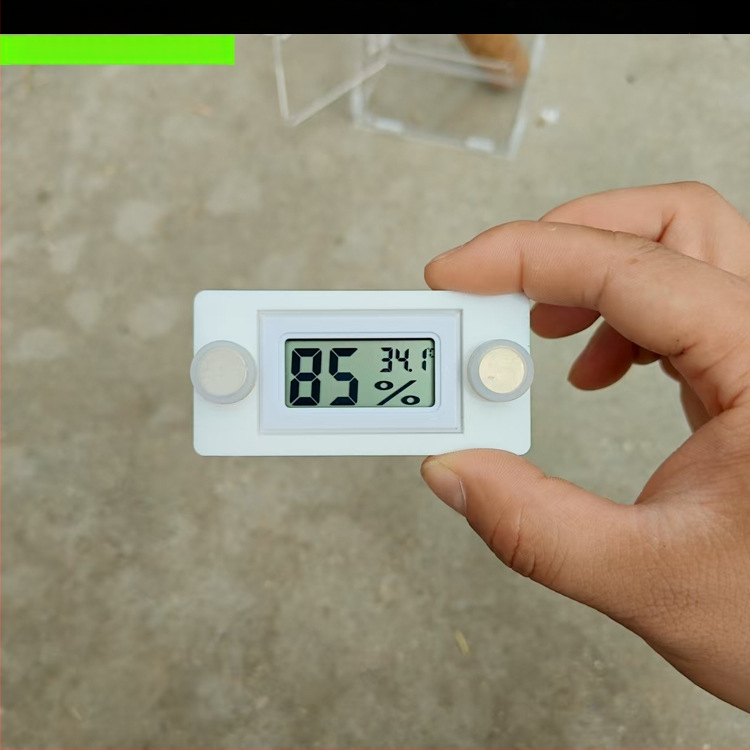 Temperatūros ir drėgmės matuoklis ropliams su magnetiniu laikikliu veisimo dėžei – Kilmė: Kinija; Importas: Ne