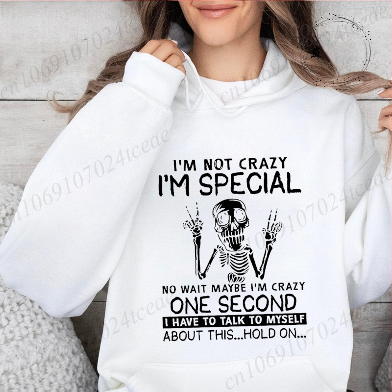 Džemperis su gobtuvu su literatūros retro spauda, poliesterio audinys (≥96%), šoninės kišenės, tinkamas visoms keturioms sezonoms