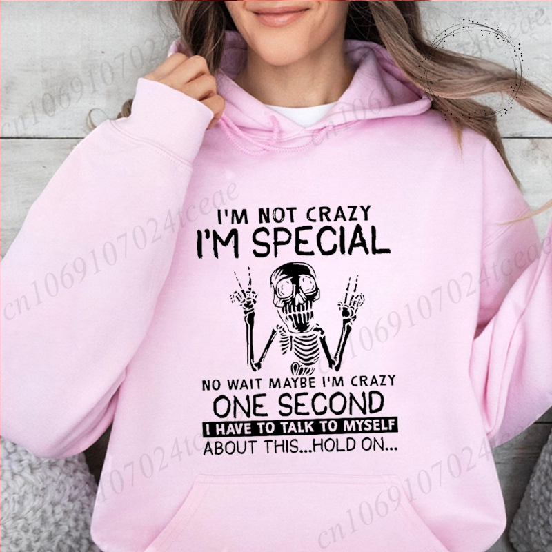 Džemperis su gobtuvu su literatūros retro spauda, poliesterio audinys (≥96%), šoninės kišenės, tinkamas visoms keturioms sezonoms