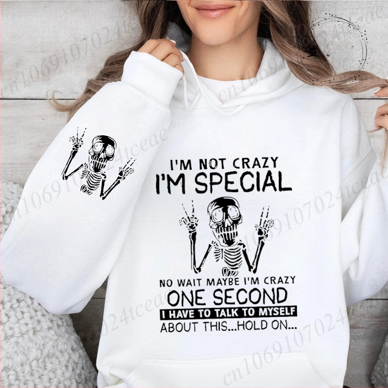 Džemperis su gobtuvu su literatūros retro spauda, poliesterio audinys (≥96%), šoninės kišenės, tinkamas visoms keturioms sezonoms