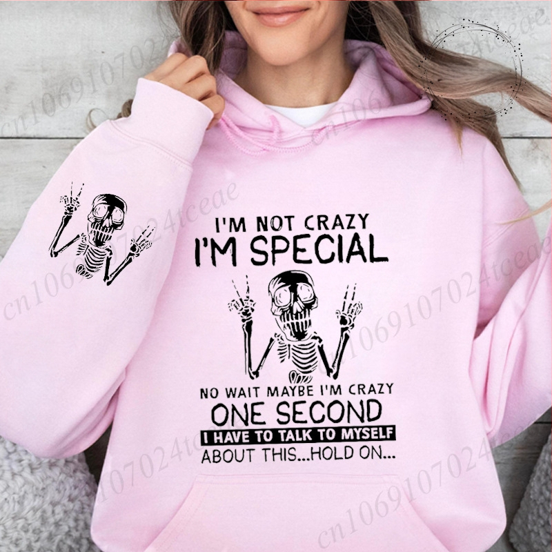 Džemperis su gobtuvu su literatūros retro spauda, poliesterio audinys (≥96%), šoninės kišenės, tinkamas visoms keturioms sezonoms