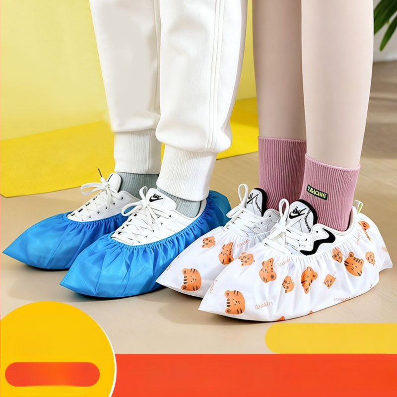 Vienkartiniai avalynės uždangalai vidaus naudojimui, stori, neslidūs, iš neaustų medžiagų, galima logotipo spauda, universalus naudojimas