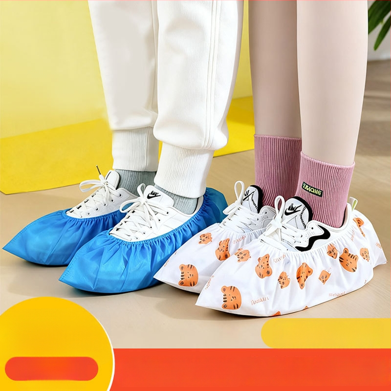 Vienkartiniai avalynės uždangalai vidaus naudojimui, stori, neslidūs, iš neaustų medžiagų, galima logotipo spauda, universalus naudojimas