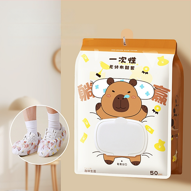 Vienkartiniai avalynės užklotai iš neaudinio medžiagos su kapibara raštu, elastinis žiedas ir tempimo raištis, namų naudojimui, įprastas storis