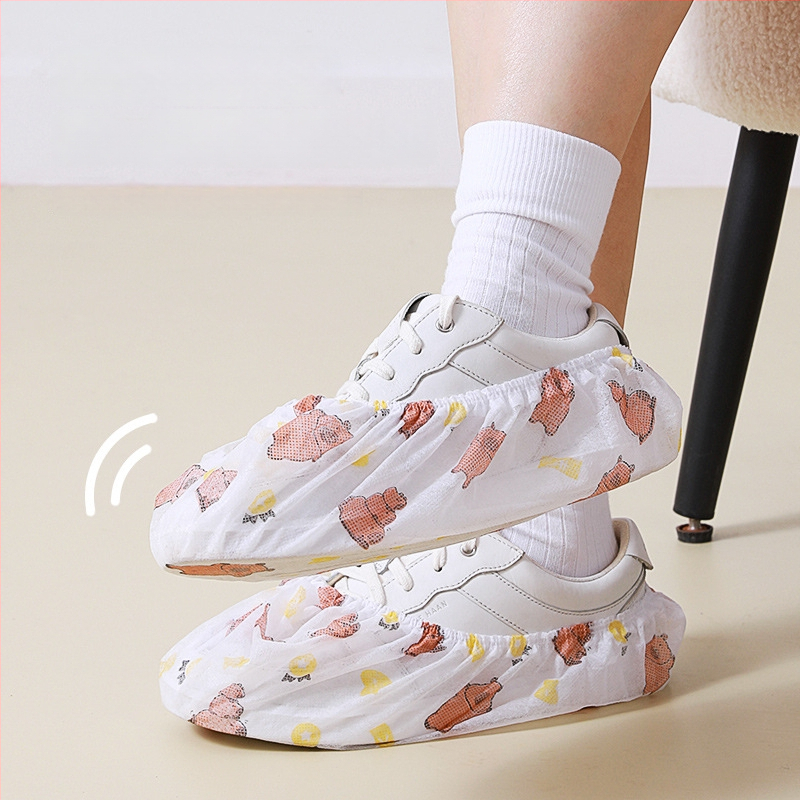 Vienkartiniai avalynės užklotai iš neaudinio medžiagos su kapibara raštu, elastinis žiedas ir tempimo raištis, namų naudojimui, įprastas storis