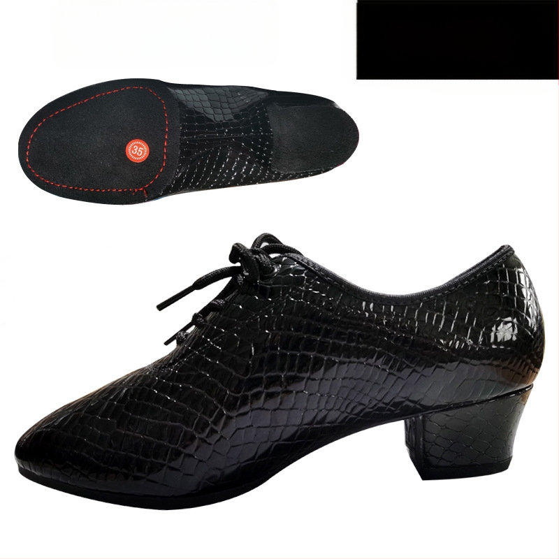 Moterų šokių bateliai - minkštas padas treniruotėms, kvėpuojantys ir lengvi; skirti latino, baletui ir šiuolaikiniam šokiui; viršus: sintetinė oda; pada: guma