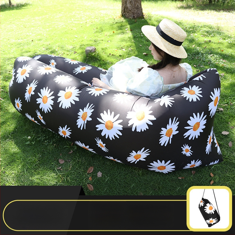 Väliskasutuseks kaasaskantav kokkupandav õhupuhutav diivanvoodi; polüestri pind; kaal 0,8 kg; maksimaalne koormus 150 kg