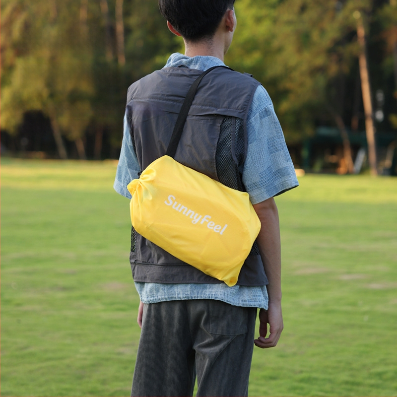 Puhutav diivanvoodi telkimiseks ja välitegevusteks, kaasaskantav puhke-diivan (Raskus: 800 g; Koormus: 120 kg; Pind: 210T ruuduline kangas; Kategooria: õhuvoodi)