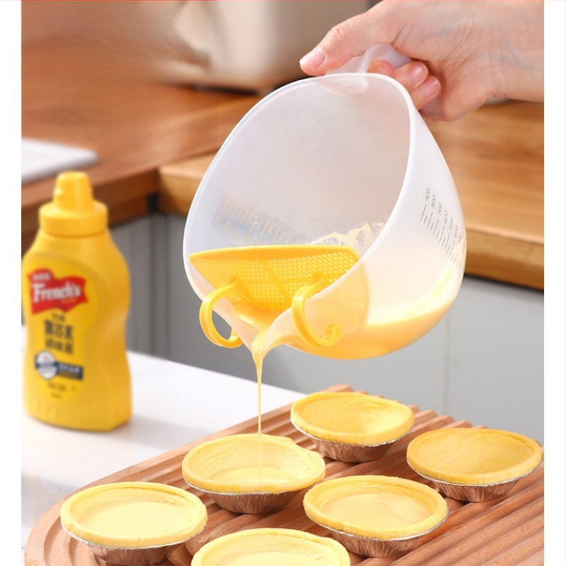 Plastikinis filtravimo matavimo puodelis su skale, skirtas kiaušinių skystiems kepimui