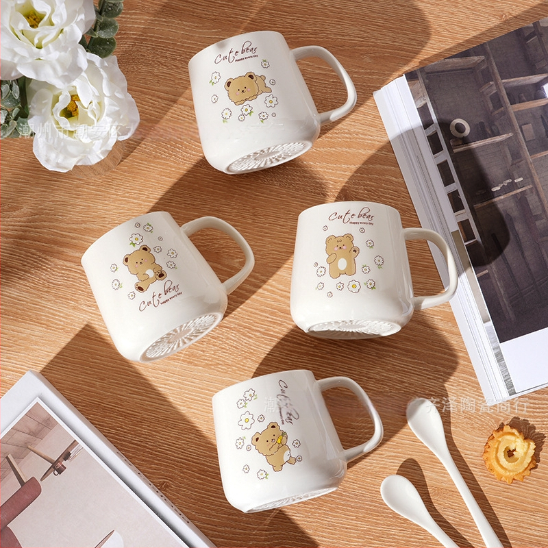 Keraminis puodelis su dangteliu ir šaukšteliu, cilindrinės formos, namų naudojimui