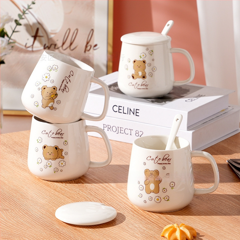 Keraminis puodelis su dangteliu ir šaukšteliu, cilindrinės formos, namų naudojimui