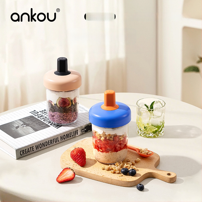 Avižinių dribsnių puodelis su dangteliu ir šaukšteliu; sandarus, nepralaidus; medžiaga: soda-lime stiklas; talpa 400 ml; svoris 335 g