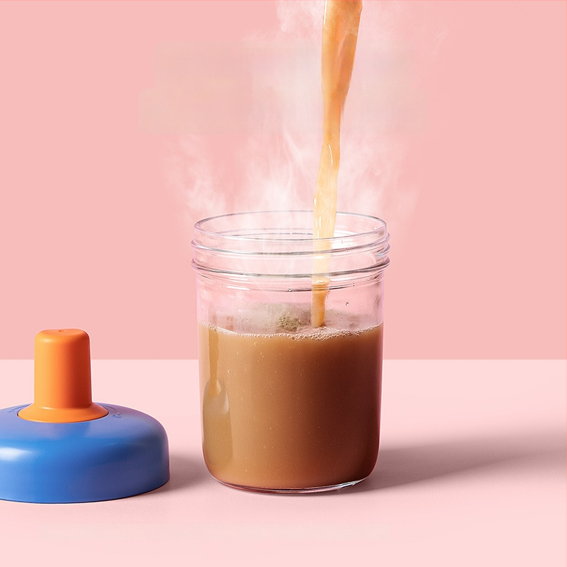 Avižinių dribsnių puodelis su dangteliu ir šaukšteliu; sandarus, nepralaidus; medžiaga: soda-lime stiklas; talpa 400 ml; svoris 335 g