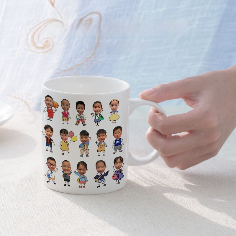 Keraamiline kruus lastele karikatüürse autoportruudiga – suletud ja lekkekindel, kohandatav lõpetamise mälestuseks