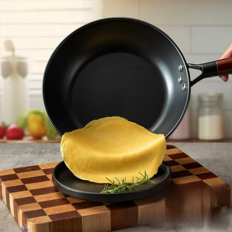 Nitriduota plokšči kepimo keptuvė iš plono geležies, vieno dugno, tinkama dujinei ir indukcinei viryklei, 1–3 kg