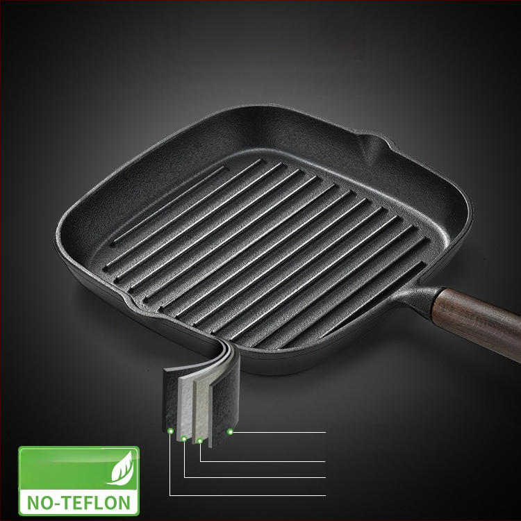 Kepimo keptuvė su plokščiu dugnu iš ketaus, NPJG modelis, 3 cm gylis, 1 kg svoris, be dūmų