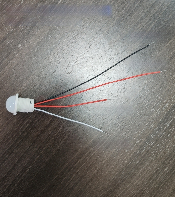 Infraraudonųjų spindulių žmogaus jutiklio modulis su išmaniu vėlinamuoju apšvietimo valdymu, su šviesos jutikliu; vėlinimo laikas 30–40 s; įtampa 110–240 V AC arba 12–36 V DC; tinka spintoms, muilo dozatoriams, apšvietimui