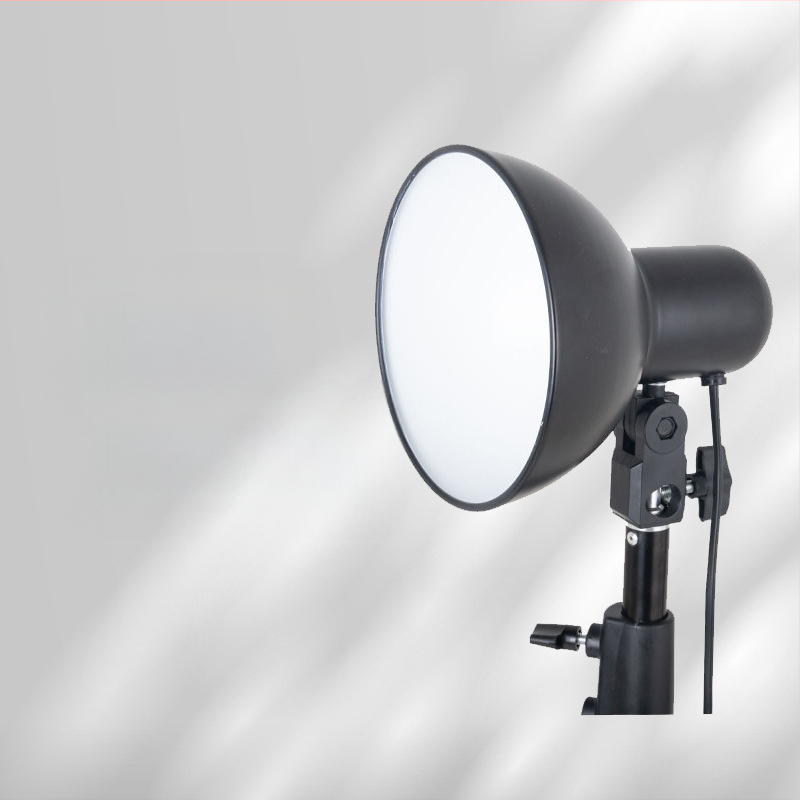 Nešiojama fotografinė šviesa su E27 lizdu – LED papildomasis šviesos šaltinis tiesioginėms transliacijoms ir vaizdo įrašams