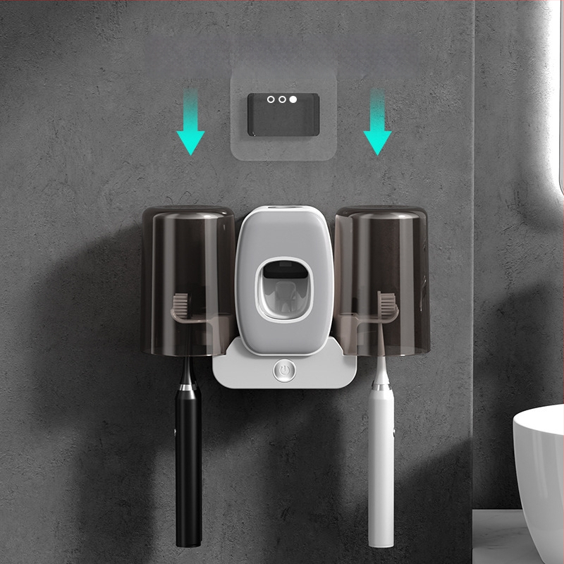 Ant sienos tvirtinamas dantų šepetėlių laikiklis su UV sterilizacija, dantų pastos išspaudiklis ir dvigubas puodelių laikymo skyrius, iš plastiko