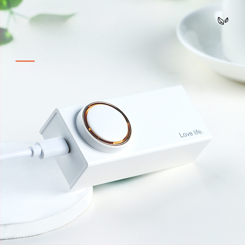 Mobiilne USB õhu puhasti aktiivsüsi ja osooniga koduseks deodoriseerimiseks ja steriliseerimiseks; madal müratase alla 36 dB; õhuvool 50 m³/h; sobib kuni 10 m² suurustele ruumidele