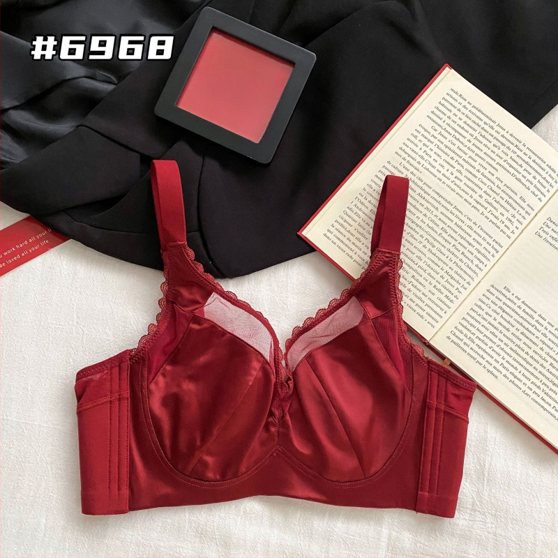 Nailoninis liemenėlės komplektas, pilnos taurės, plonai formuoti puodeliai, fiksuoti pečių dirželiai, užpakalinė keturių eilučių užtrauktukas