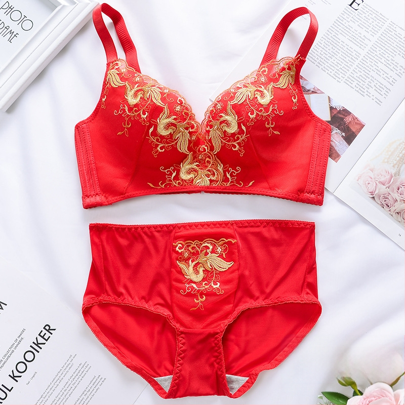 Nailonist rinnahoidja komplekt, 3/4 kuppidega, ilma metallrõngasteta, eemaldatavad kahekordsed õlad, vahtkussid, tagant kolmeridade kinnitamine, klassikaline luksusstiil