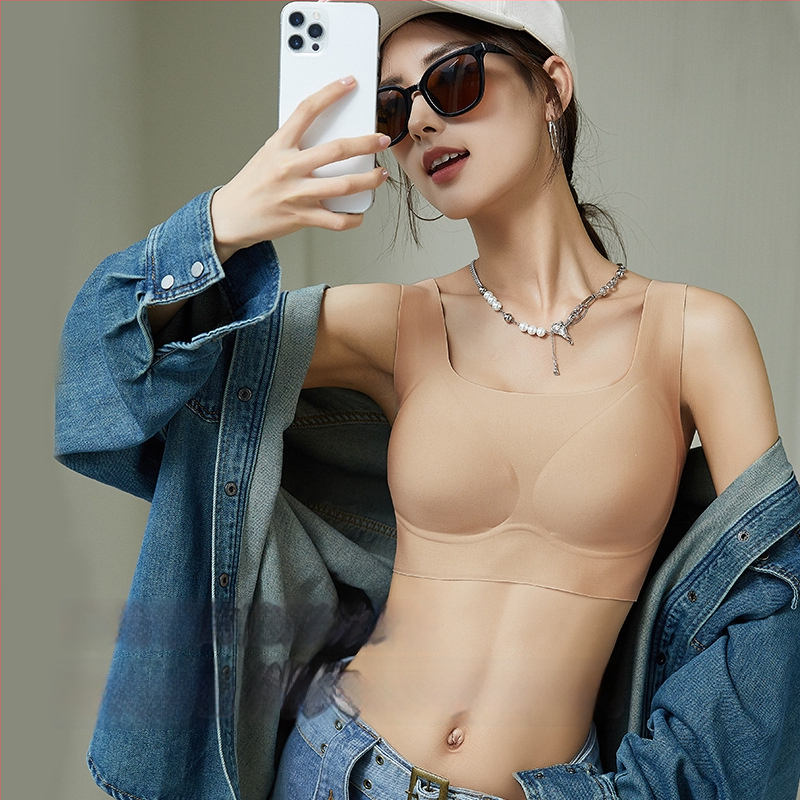 Nematoma siuvinėjimo liemenėlė mažoms krūtims — pakėlimas, prieš nusileidimą, šoninės formavimas, 3/4 taurė, be vielos, fiksuotos dvigubos petnešėlės