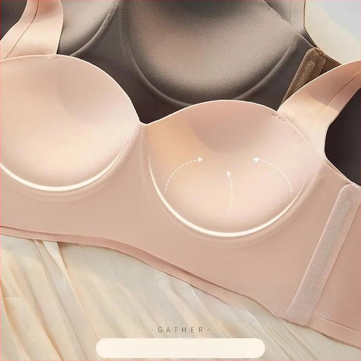 Be laidų poliesterio liemenėlė mažam biustui – plonos formuojančios kaušelius, fiksuoti dvigubi petys, nugaros užsegimas su keturiais kabliukais, patogus stilius.