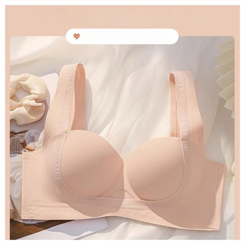 Be laidų poliesterio liemenėlė mažam biustui – plonos formuojančios kaušelius, fiksuoti dvigubi petys, nugaros užsegimas su keturiais kabliukais, patogus stilius.