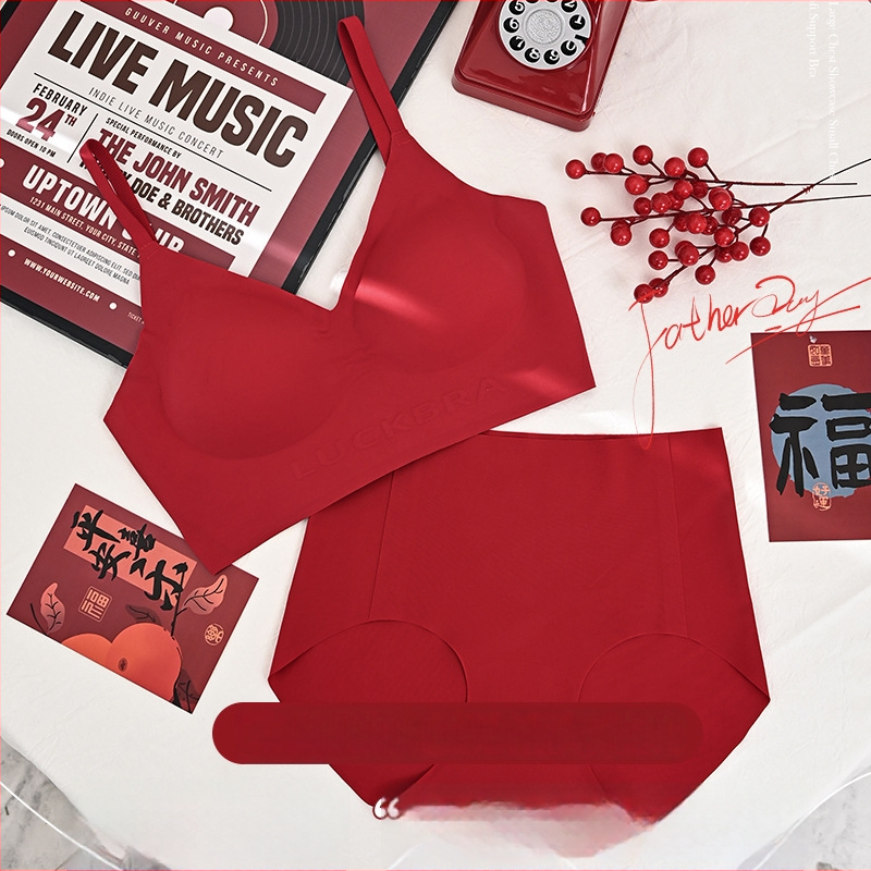 Bevielinis vestuvinis moterų apatinių komplektas - liemenėlė su 3/4 kaušeliais, plonos formuojančios kupos, pagrindinis audinys 66% nailonas, 34% spandeksas, užpakalinis užsegimas su keturiais kabliukais