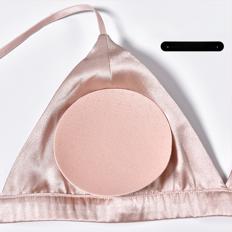 Krūtinėlė iš Mulberry šilko, trikampė puodelio forma, be plieno žiedo, plonas formuojamas puodelis, kvėpuojantis