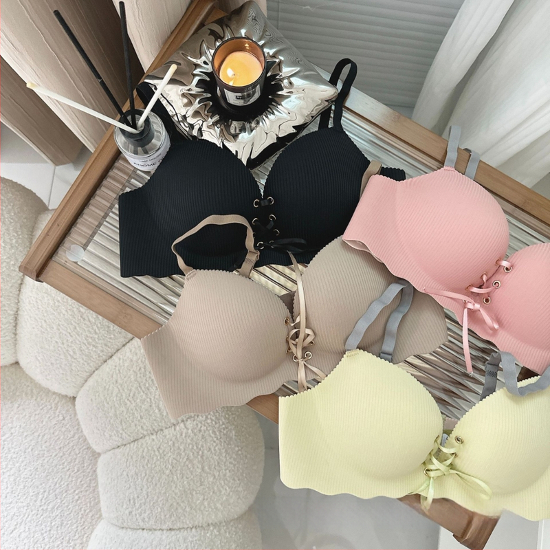 Be siūlių liemenėlė su šoniniu surinkimu, 3/4 taurė, plonos formuojančios taurės, fiksuotos dvigubos petnešėlės