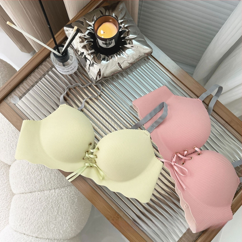 Be siūlių liemenėlė su šoniniu surinkimu, 3/4 taurė, plonos formuojančios taurės, fiksuotos dvigubos petnešėlės