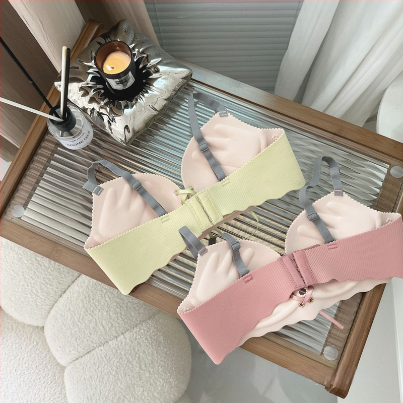 Be siūlių liemenėlė su šoniniu surinkimu, 3/4 taurė, plonos formuojančios taurės, fiksuotos dvigubos petnešėlės