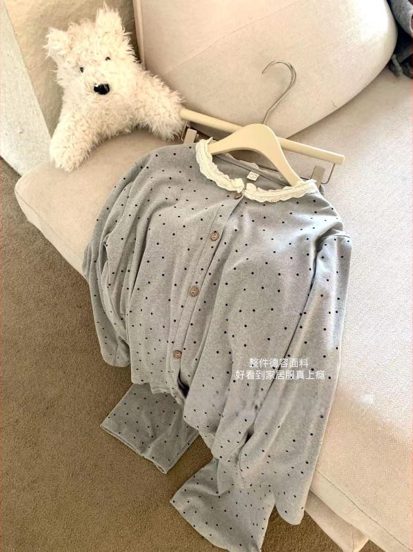 Pijama komplekt krūšu spilventiņiem, Derong velūrs, kardigan-stiilis, pikad varrukad, paks materjal 201–250 g/m², 80–90% polüester