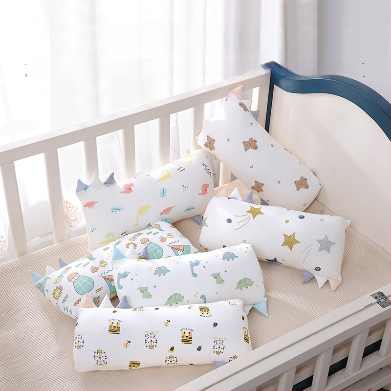 Vaikų pagalvė, stačiakampė, bambuko pluošto ir medvilnės branduolys, žemas profilis 1–5 cm, animacinio stiliaus