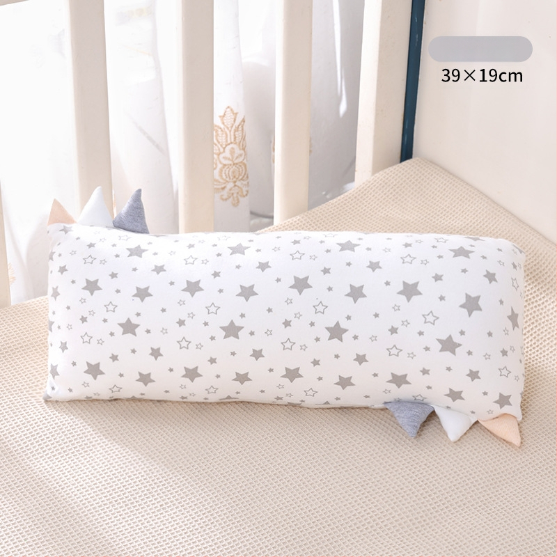 Vaikų pagalvė, stačiakampė, bambuko pluošto ir medvilnės branduolys, žemas profilis 1–5 cm, animacinio stiliaus