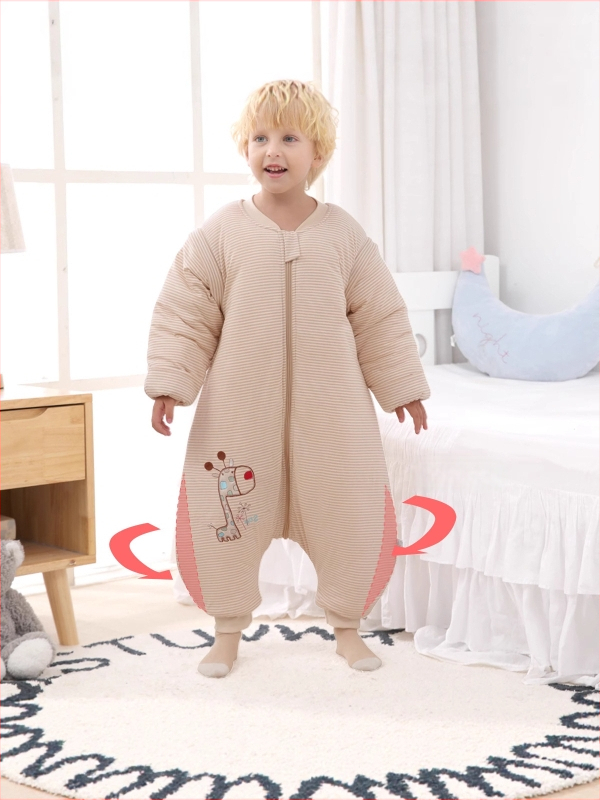 Miegmaišis kūdikiams ir mažiems vaikams – storesnio dizaino, 95% medvilnės audinys, poliesterio užpildas, nuimamos rankovės, metalinis užtrauktukas.