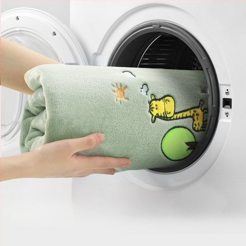 Flanelinė antklodė su logotipo siuvimu, 300–500 g svoris, tinkama visiems metų laikams, vaikams nuo 6 iki 12 metų