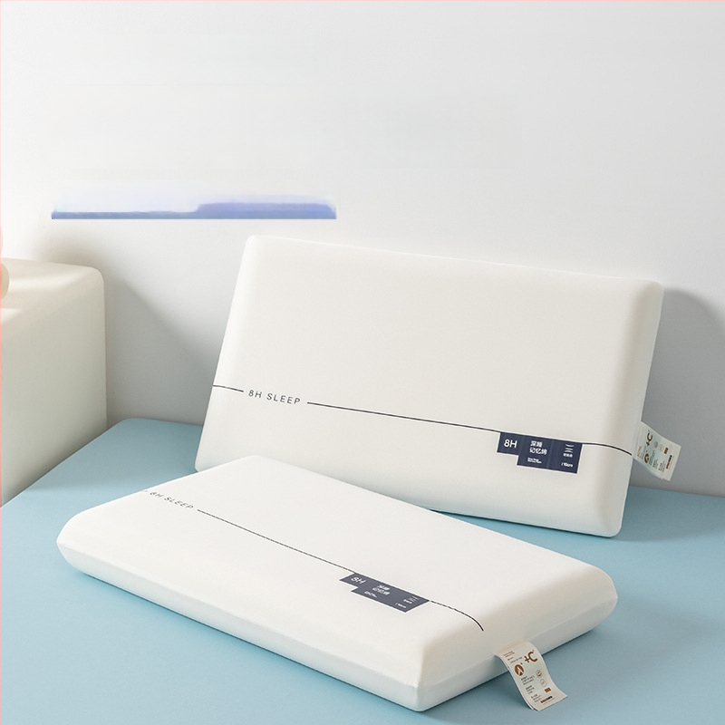 Atminties putų pagalvė - stačiakampio formos, atminties putų branduolys, užpildas poliuretano puta, dangos iš poliesterio pluošto, 3D pjovimas, vieno sluoksnio konstrukcija