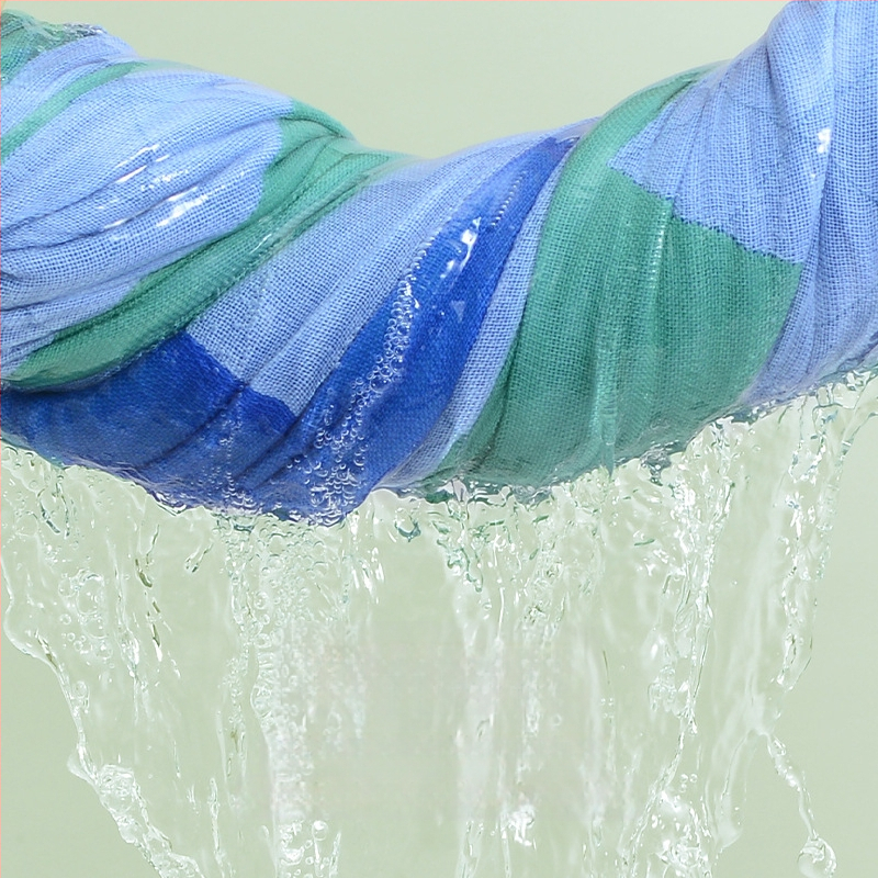 Kūdikio trių sluoksnių marle rankšluostis, 50% medvilnė / 50% viskozė, 32 siūlai, kraštų siuvimas, 200–300 g