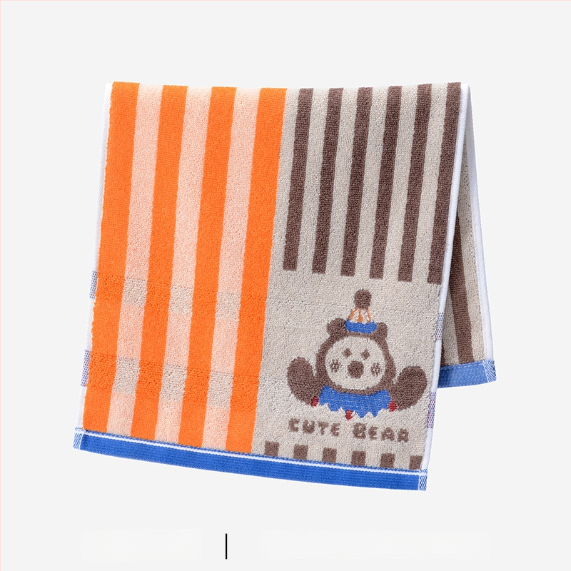 Grace/Jie Liya kūdikio rankšluostis iš 100% medvilnės – sugeriantis, minkštas, odai malonus; plokščias audinys, siuvinėtos kraštinės, 50–80 g, 32 siūlai, prekės kodas 251420