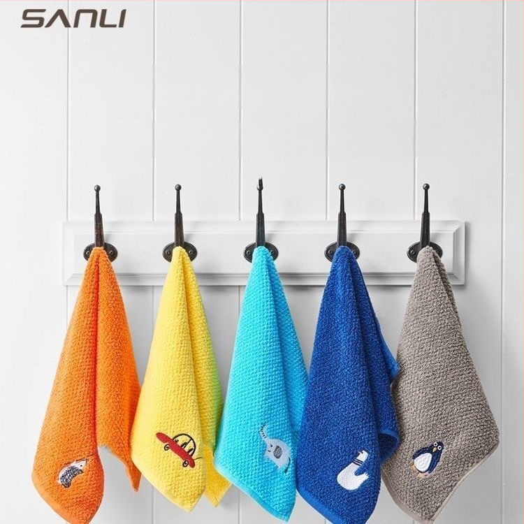 Kūdikių rankšluostis su siuvinėjimu, animacinio personažo motyvas, medvilnė, 50–80 g