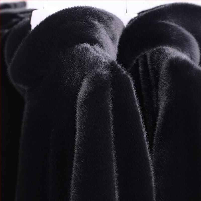 Vīriešu kažokādas mētelis ar kapuci no norkas kažokādes, vidējā garuma, brīvā piegriezuma, rāvējslēdzēja aizdare, īsta kažokāda